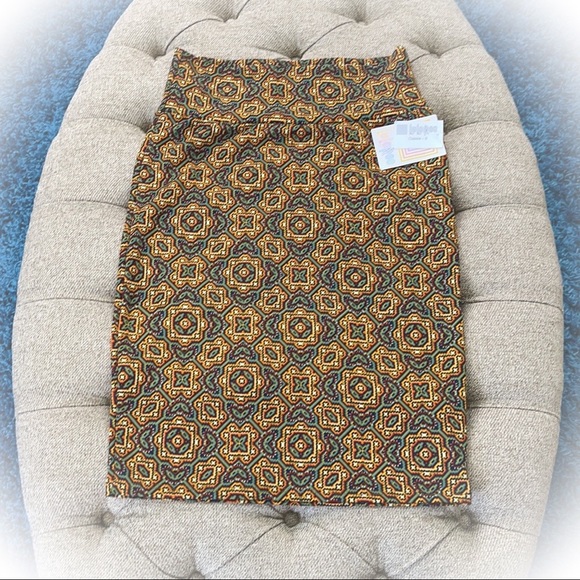 Beautiful New With Tag Lularoe Cassie Pencil Skirt - Picture 5 of 8